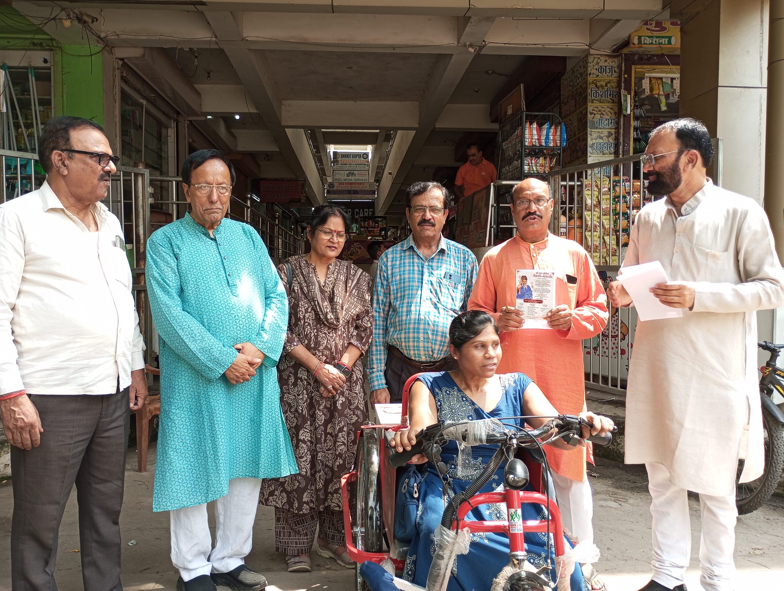 पूर्णिमा पर मानव सेवा का अनूठा उदाहरण, दिव्यांग महिला को मिली बैटरी चालित ट्राई साइकिल
